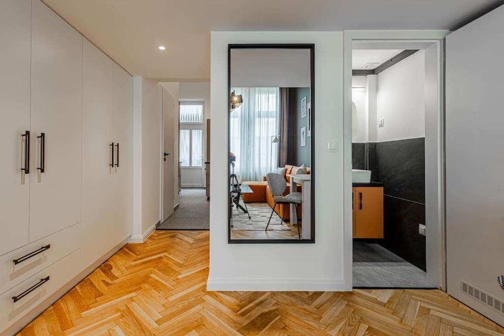 XIII Shades Pink Flamingo Apartment Будапеща Екстериор снимка