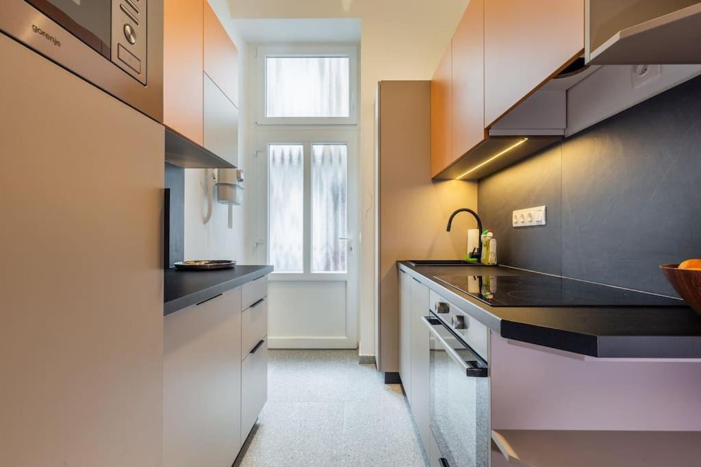 XIII Shades Pink Flamingo Apartment Будапеща Екстериор снимка
